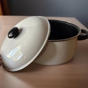San Ignacio 5 Qt. Enamel Dutch Oven w/Lid